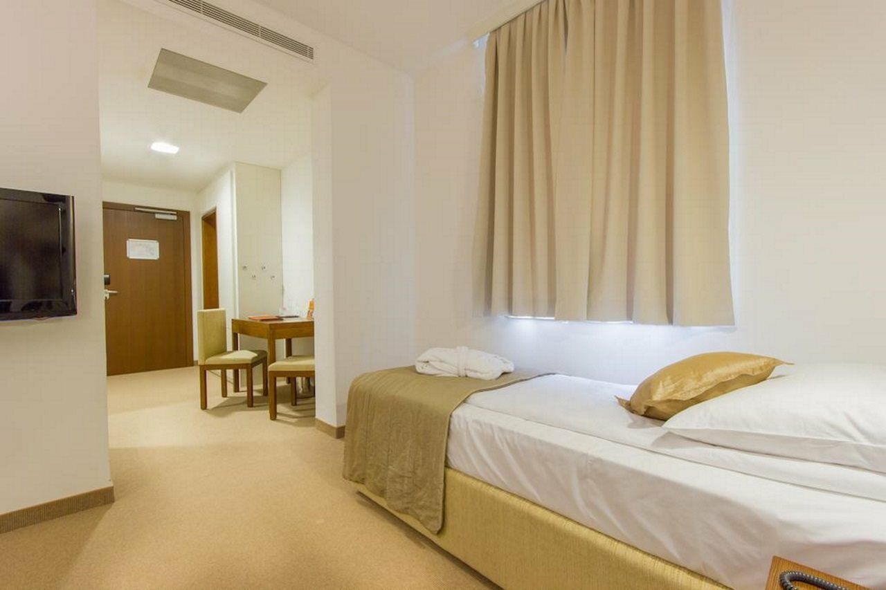 Rimske Terme - Hotel Zdraviliski Dvor Rimske Toplice Εξωτερικό φωτογραφία