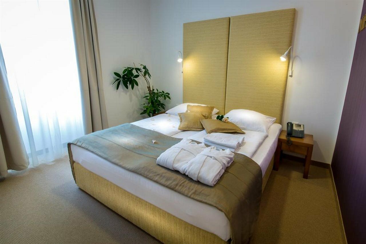 Rimske Terme - Hotel Zdraviliski Dvor Rimske Toplice Εξωτερικό φωτογραφία